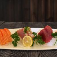 Sashimi Chef Choice · 15 pieces chef's choice sashimi.