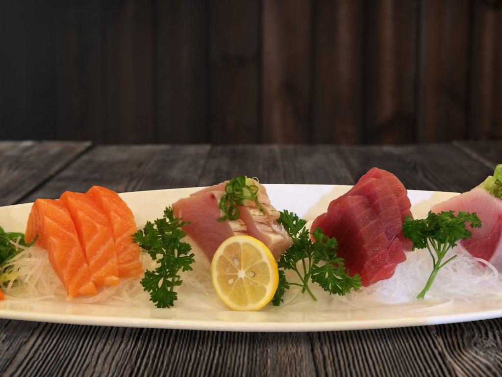 Sashimi Chef Choice · 15 pieces chef's choice sashimi.