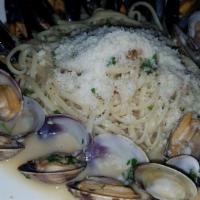 Vongole E Cozze · Clams & mussels in your choice of white or marinara sauce.