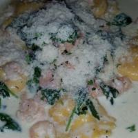 Ravioli Aragosta · Stuffed with lobster in a creamy champagne dill sauce topped with spinach and bay shrimp.