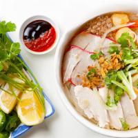 Hủ Tiếu Nam Vang · Rice noodle soup w/shrimp, fish cake, sliced pork & chicken.
