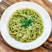 Linguine Pasta with Pesto Sauce · 