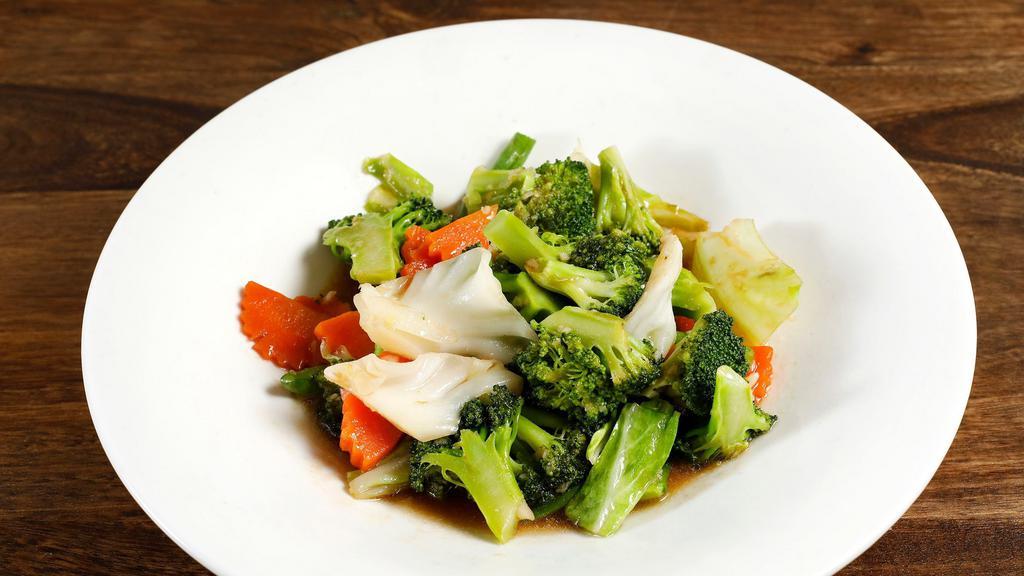 Pad Pak (served with jasmine rice) · Stir fried assorted vegetables with garlic sauce.