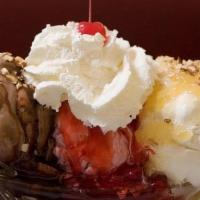 BANANA JR. · Vanilla, Chocolate & Strawberry ice cream with pineapple, strawberry and Fentons homemade ch...