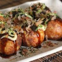 Takoyaki · 6 takoyaki balls topped with mayonnaise, takoyaki sauce, seaweed, and bonito flakes