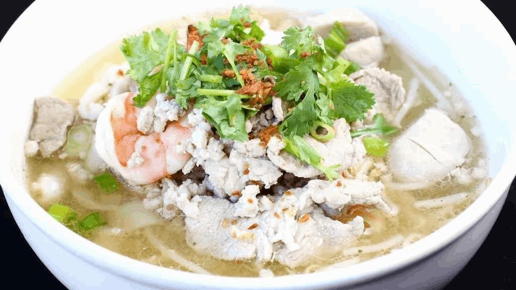 Combination Noodle Soup · A Combination Noodle soup with sliced pork, ground pork, sliced fish cake, fish ball, calamari, shrimps, and rice noodle.