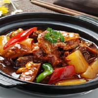 12. Spicy Beef stew in clay pot川味牛腩煲 · Medium spicy.