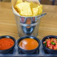 Chips & Salsa · Salsa verde & salsa roja California
