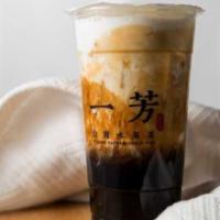 Brown Sugar Pearl Oolong Tea Latte 黑糖粉圓烏龍茶鮮奶 · FIXED ICE. *Can be made with milk substitutes.