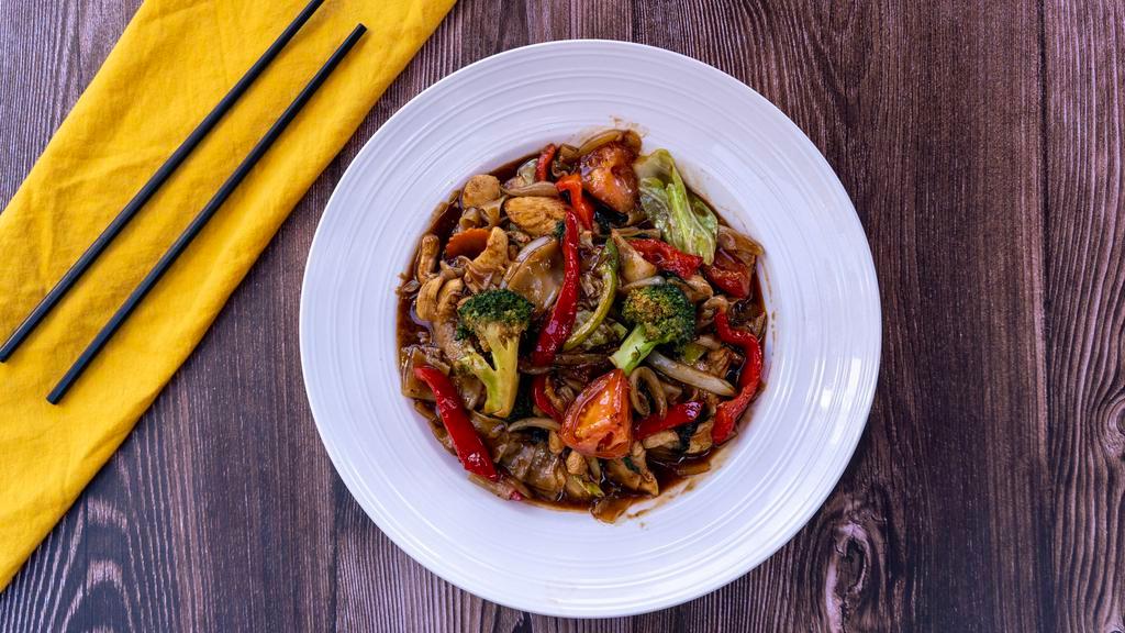 Pad Kee Mao · Wok fried flat wide rice noodles with spicy basil sauce, onions, broccoli, bell peppers and fresh basil.