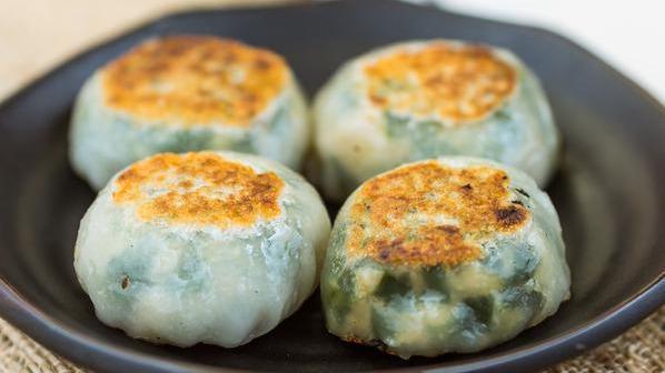Chive Dumpling with Meatless Chicken · 