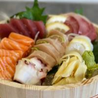 **Omakase Sashimi · Chef’s sashimi selection (feeds 1-2).