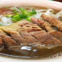 Beef stew noodle soup 牛腩麵 · 