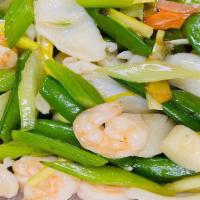 Sautéed Seafood With Yellow Chive韭黃泡海鮮 · Seafood has Shrimp , Squid, and  Scallop.