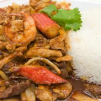 Combo Garlic Pepper · Sauteed chicken, beef, pork, imitaion crab, and prawns with mushrooms and onion in sweet gar...