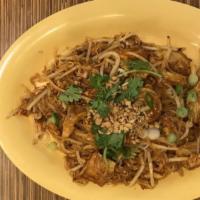 Pad Thai Chicken & Prawns · Stir fried Thai vermicelli noodles with egg, chicken, prawns, bean sprouts, fried tofu toppe...