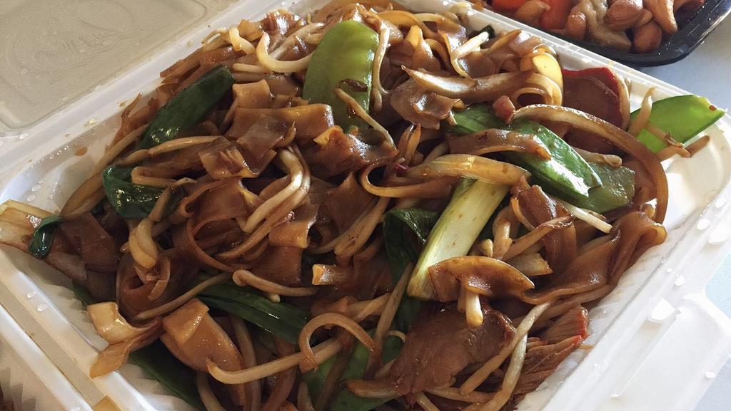 Chow Fun · Dry pan-fried white flat rice noodle with bean sprouts, snow peas and green onions with choice of BBQ pork, chicken, beef, vegetarian.