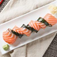 Giants Roll · Spicy yellowtail and avocado topped with salmon. Roll with sesame seed.
