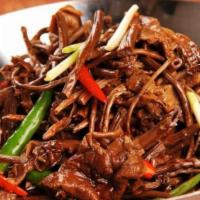D4. Griddle Cooked Tea Mushroom (干锅茶树菇) · Hot & Spicy.