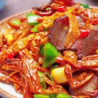F5. Sautéed Beef w White Pepper (白辣椒炒腊牛肉) · Hot & Spicy.