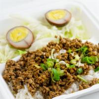 Chicken Over Rice / 肉燥饭 · Side option: : Egg roll or Egg
可选春卷或卤蛋