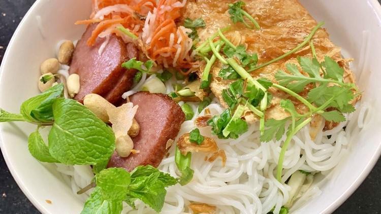 41. Bun Thit Nuong · BBQ pork with vermicelli.