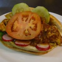 Pan con pollo / Salvadoran chicken sandwich · 