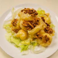 Walnut Prawn · Lightly fried prawn with mayonnaise and walnut served with lettuce.