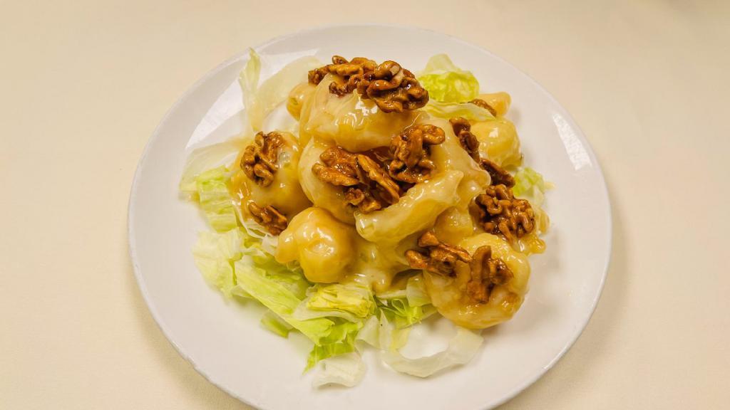 Walnut Prawn · Lightly fried prawn with mayonnaise and walnut served with lettuce.