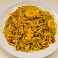 Singapore Chow Mi Fun · Hot and spicy. Shrimp, chicken and BBQ pork with shredded snow pea, carrot, bean sprout in c...