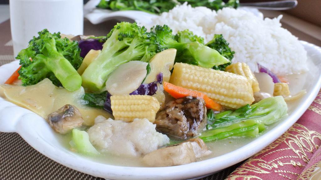 With Vegetables 蔬菜(午餐) · Made with snow peas, broccoli, bok choy, baby corn, carrots, cabbage, and shiitake mushroom. Gluten free. Includes hot and sour soup and a side of white rice, brown rice, fried rice, or chow mein.