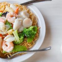 Hong Kong Style Pan-Fried Noodle (Seafood) 香港煎麵 · 