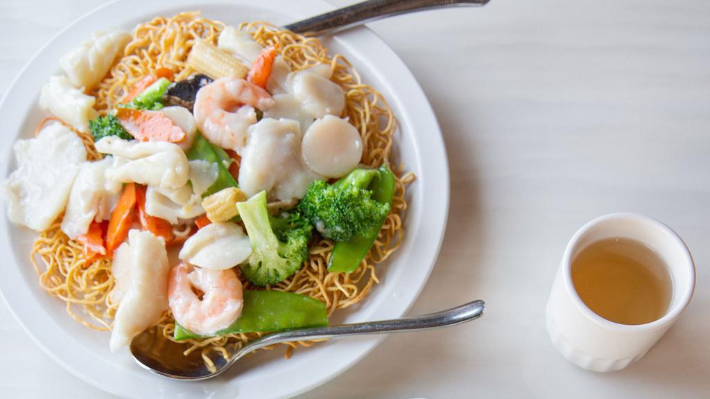 Hong Kong Style Pan-Fried Noodle (Seafood) 香港煎麵 · 