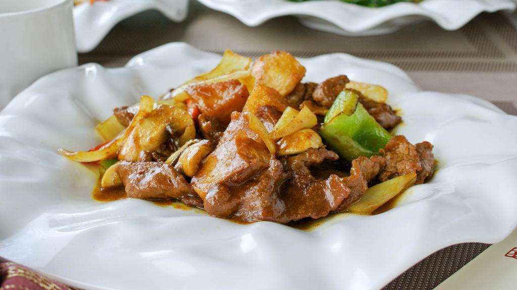 Curry Beef or Lamb 咖喱牛/羊 · Beef or lamb, potatoes and vegetables, stir fried with a yellow curry sauce. Gluten free.