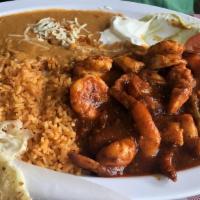 Camarones a La Diabla · Shrimp in hot sauce with rice, beans, lettuce, onions green peppers, guacamole and sour cream.