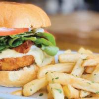 Diamantina  · Fried chicken, gouda cheese, bacon, mix greens, tomatoes and house garlic mayonnaise on a br...