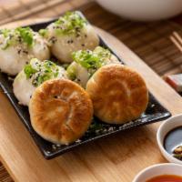 Shanghai Pan Fried Soup Dumpling （生煎包）(6) · 