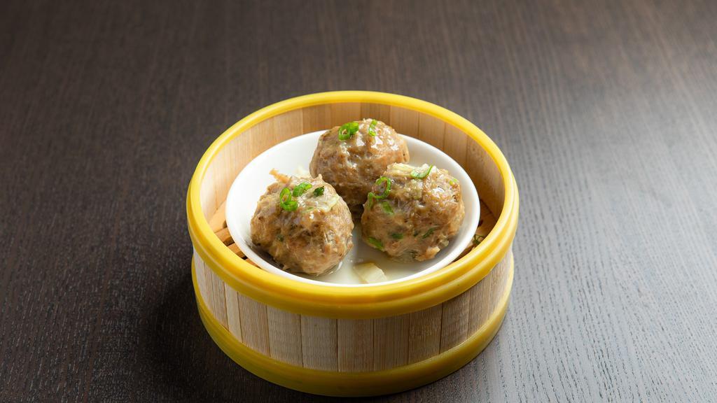 Steamed Beef Ball Dumplings · Traditional steamed beef meat ball