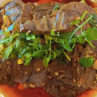 F9. Stewed Beef Shank with Cilantro 香卤牛腱 · 香卤牛腱
Mild