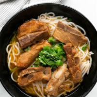 A6. Stewed Pork Rib Noodle Soup (Mild) 红烧排骨粉 · 红烧排骨