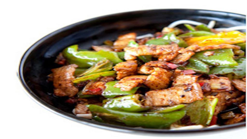 A14. Stir Fried Pork & Green Pepper with Noodle 青椒炒肉盖码粉 · 青椒炒肉盖码粉