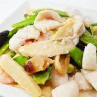 SE6. Sauteed Seafood 3 Ingredients (Prawns, Scallops & Squids) · 炒三鮮