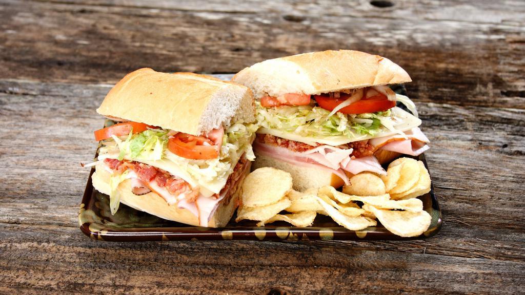 Club Carve · Smoked bacon, turkey, spiced ham, and a choice of swiss or provolone cheese. Includes mayo, Dijon mustard, onions, lettuce, tomatoes, oil, vinegar, salt, and pepper. Swiss: 622 cal., provolone: 614 cal.