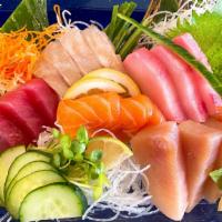 Combination Sashimi · Chef's selection of assorted sashimi 12 pieces.