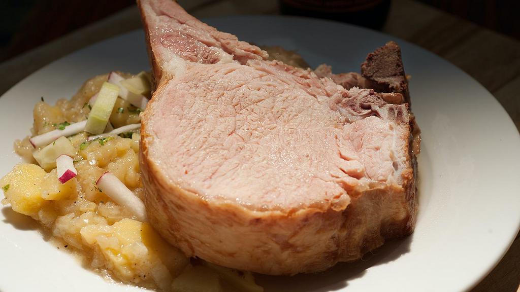 Kassler Rippchen mit Kartoffelsalat und Sauerkraut · Smoked pork chop served with German potato salad and sauerkraut.