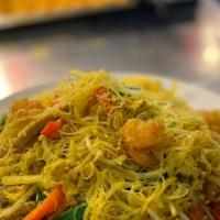 W10. Singapore Curry Stirfried Rice Noodle · Shrimp, pork and vegetables stirfried with thin rice noodle in a curry sauce. Portion is lar...