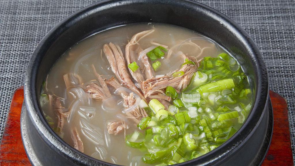 S9. Sul Lung Tang · Ox bone soup with brisket, glass noodle, and green onion.