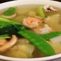 #19.A. Combination Wonton Soup 什锦云吞汤 · Pork wonton, chicken, fish fillets, prawns and spinach.
