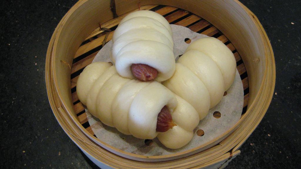 Chinese Sausage Buns 家鄕臘腸卷 · 