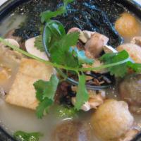 Combination in Fish Broth with Seaweed  紫菜三寶魚湯 · (Seaweed, Fish Ball, Beef Ball & Fish Paste) (紫菜,魚蛋,魚腐,牛丸).